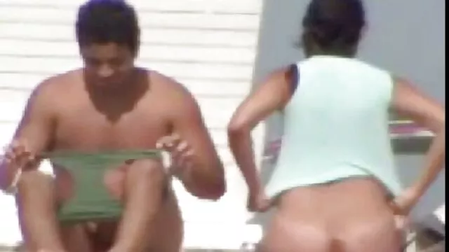 Lisa Berlin entraîne une esclave avec son MAN-BREAKER prono film video STRAPON