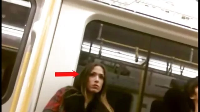 Grosse femme chevauche une film x gratuit amateur bite sous la douche