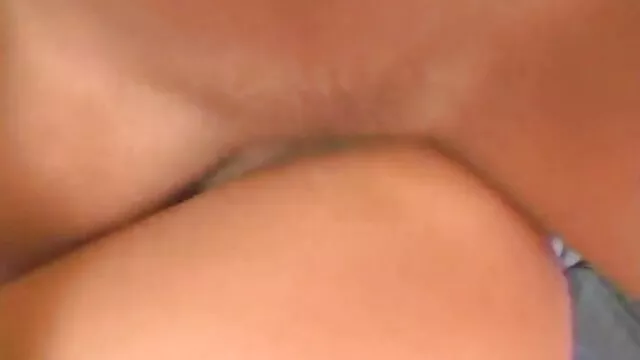 Une ado film porno vintage francais se masturbe en culotte