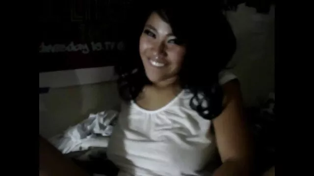 Une fille surprise en vidéo sexe gratuit train de se masturber par twistedworlds