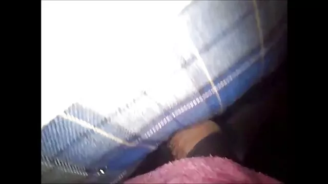 Ado amateur russe jouant film de cu porno avec un gode