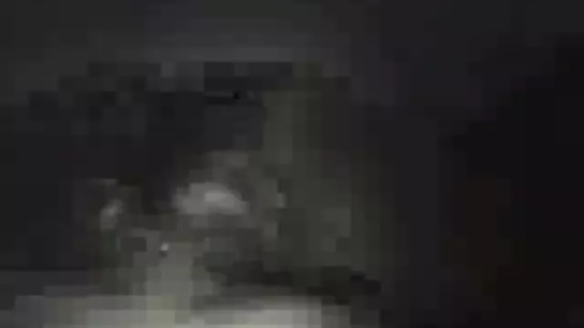 Salope film x cocu exotique suce une petite bite