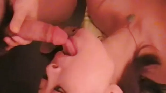 Maggie Star tout les site de porno et Johnny Thrusts se débrouillent